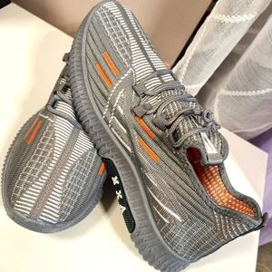 Men's Slip-on-Off Breathable Sneakers in size 44 EU and 10 US